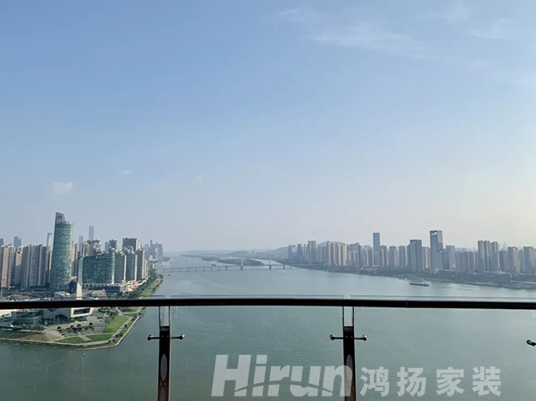 220㎡轻奢大宅，在超大弧形阳台欣赏270度江景的品质生活